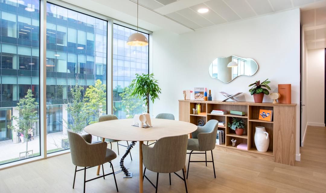 Spaces Airport Central 5865 Dublin Ireland Business Lounge 4